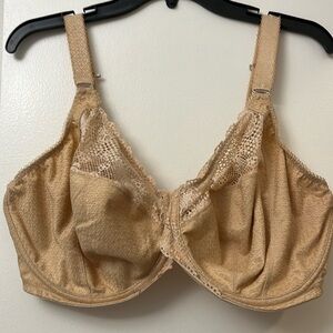 Elomi bra with convertible straps